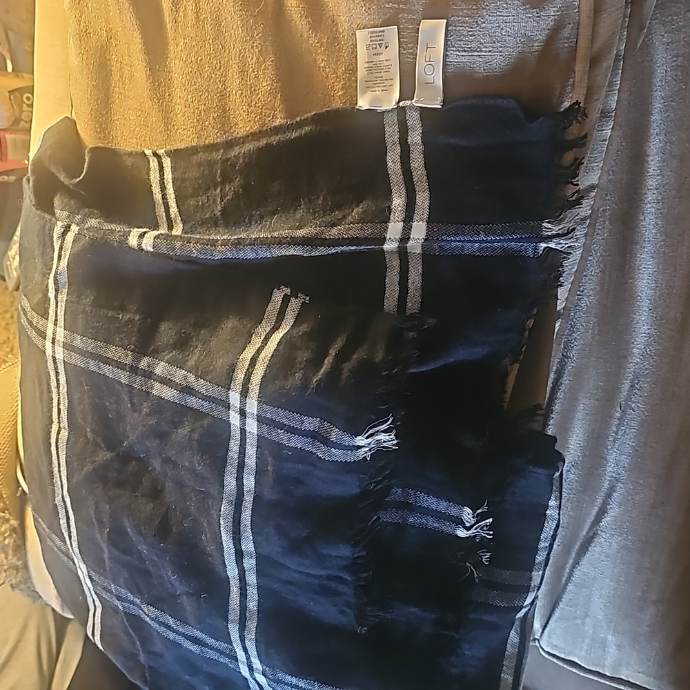 Loft Blanket Scarf - Picture 3 of 4
